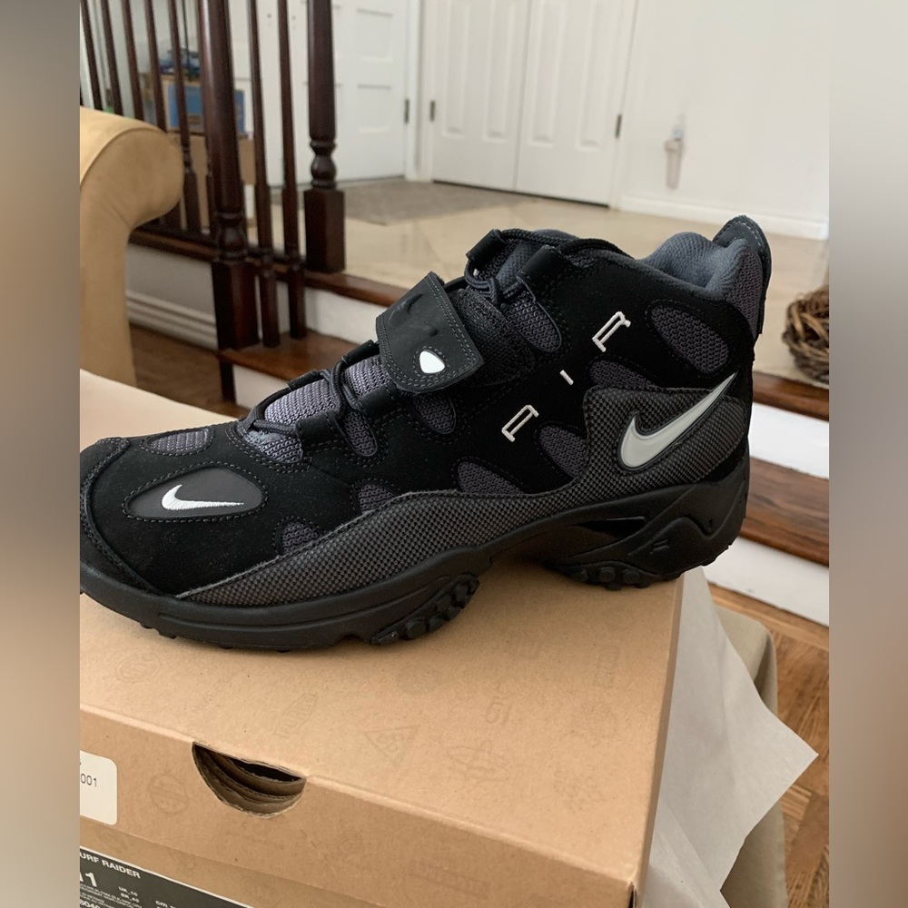 Mens NIKE Air Turf Raider NWT